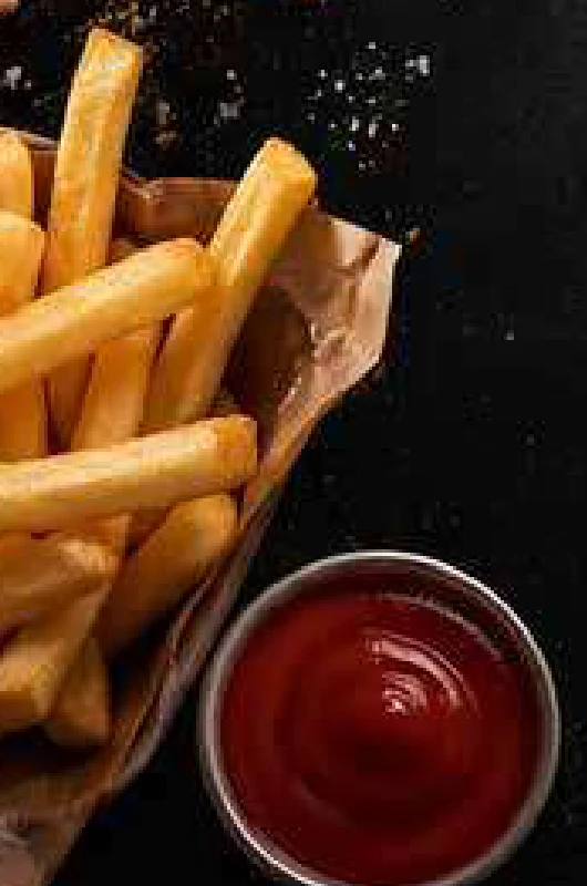 Pommes frites mit Ketchup